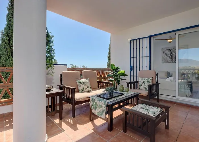 105 Welcoming Andalusian Style 2 Bed With Views Of Miraflores Golf